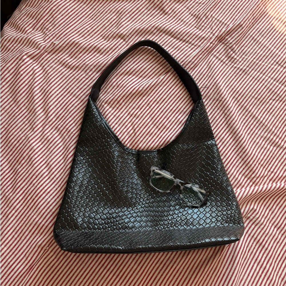 Chic Black Pebbled Shoulder Bag